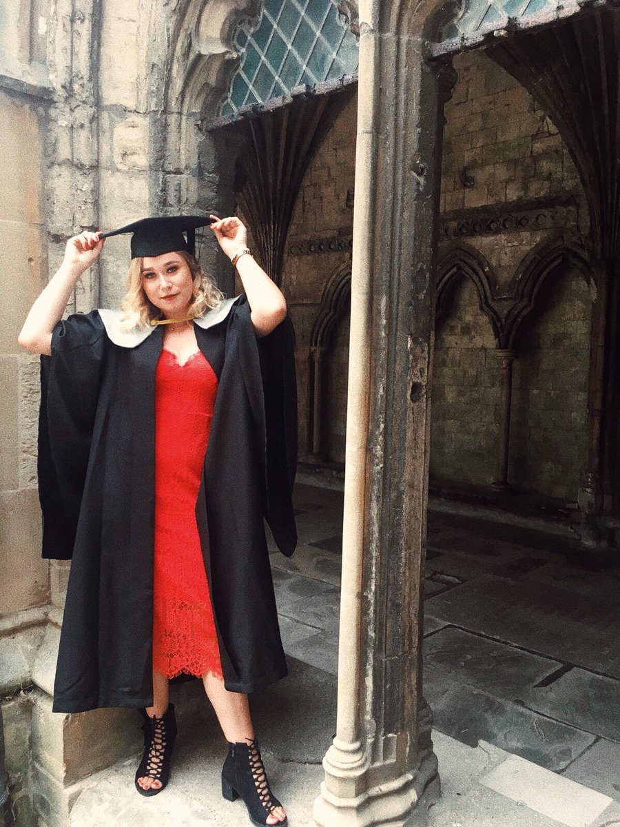 sophiatranterxo's tweet photo. I graduated!!!!!!!! 🎓🎉 https://t.co/5KQHLFEiRv
