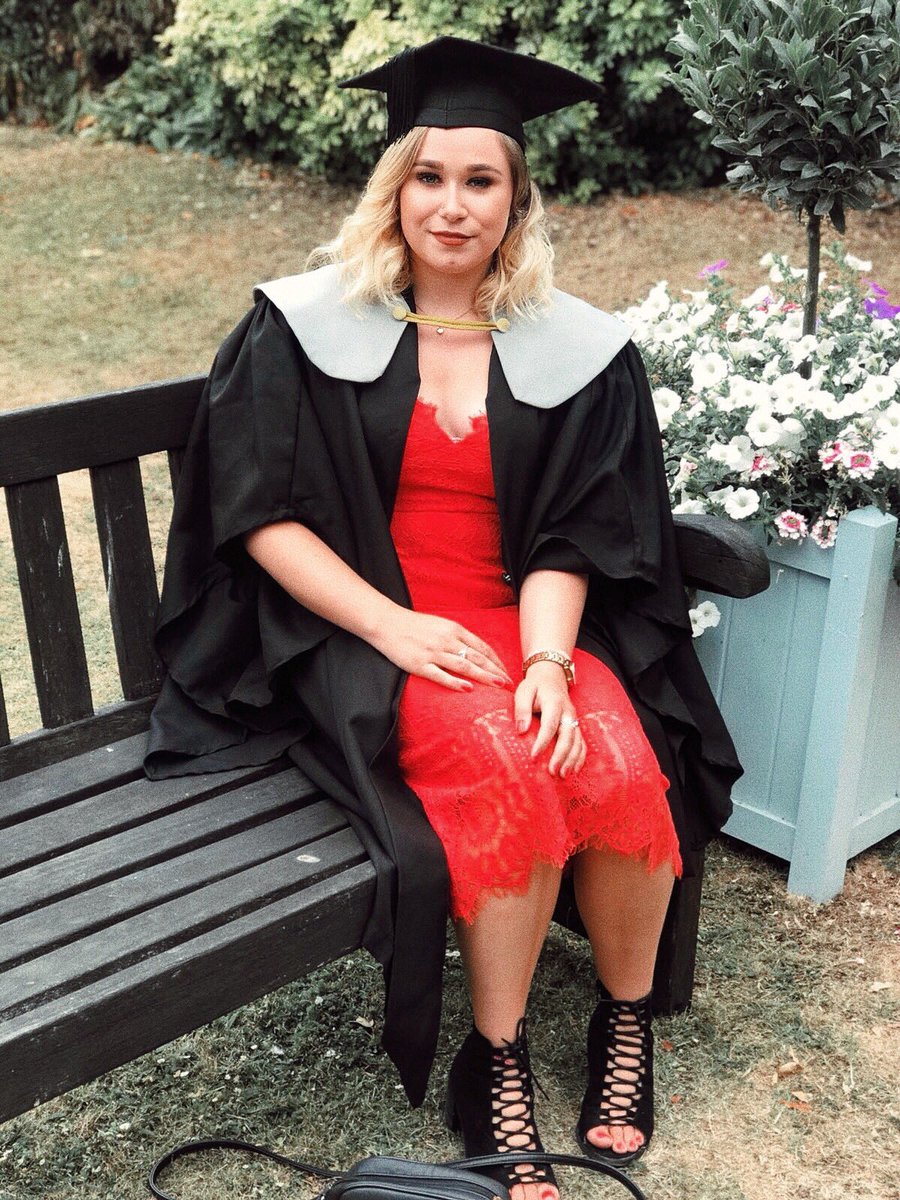 sophiatranterxo's tweet photo. I graduated!!!!!!!! 🎓🎉 https://t.co/5KQHLFEiRv