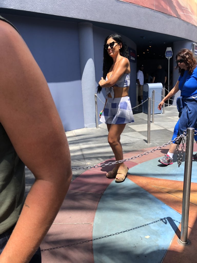 aah112201's tweet photo. @DisneyParkCeleb   Anyone know who dis is ? https://t.co/SEH8RkxW6P