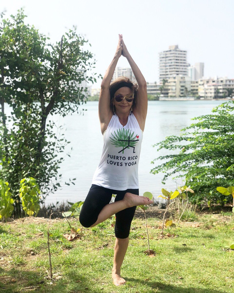 yolanditamonge's tweet photo. Gracias a mis amig@s de @PRLovesYoga por mi linda camisa, encantada con tan hermoso detalle. Exhortándolos siempre a que practiquen yoga. Yoga=Salud🧘🏼‍♀️🙏🏼💜 https://t.co/xsRvpFdnJH