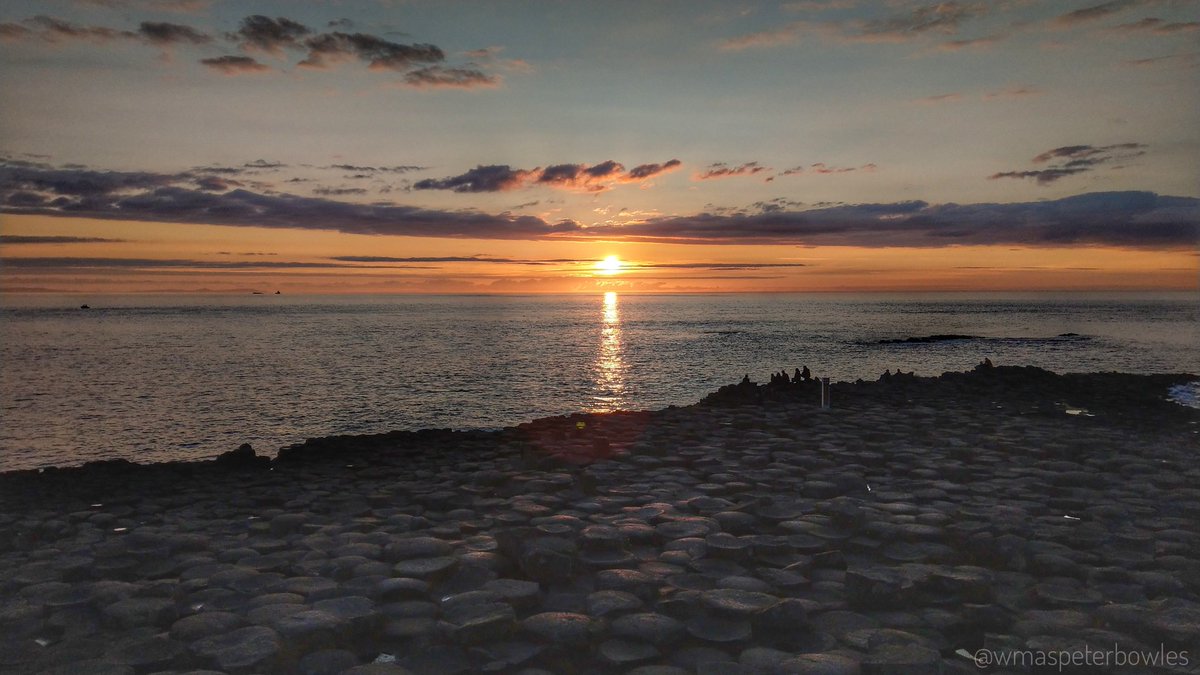 sunset at giants causeway