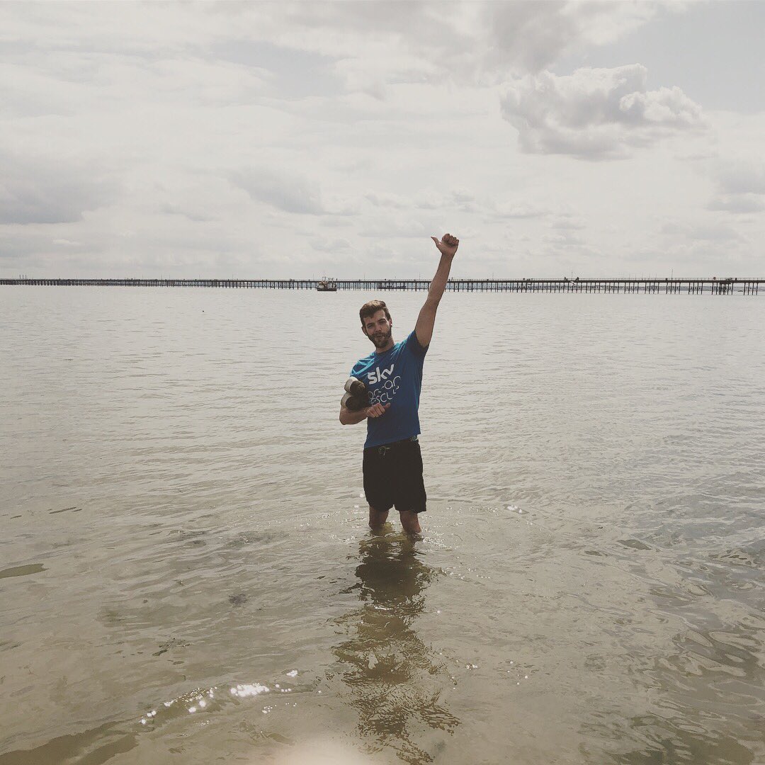 jomgreen91's tweet photo. Great day helping out Sky at Southend on sea 🌊 #lifeatsky #oceanrescue #PassOnPlastic https://t.co/nTgL2hxmkr