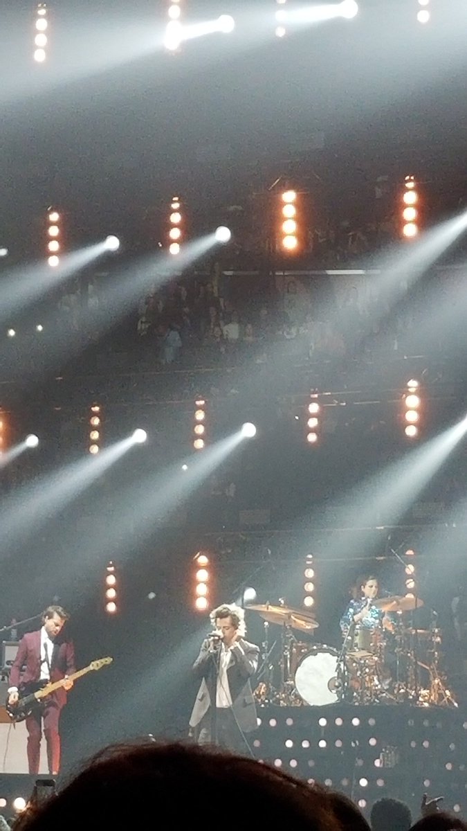 thisisnyl's tweet image. I spent an entire year saving to see Harry and when the night came I couldn't believe it.I couldn't have been more grateful to see the man I've supported since 2011. Now going on 16 yrs old he has made the biggest impact on my life and I couldn't be more grateful for him❤