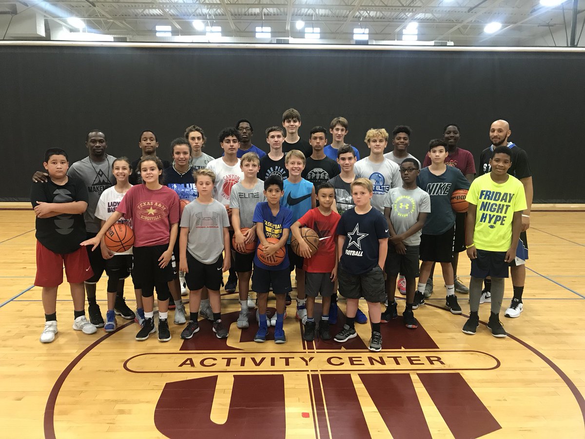 stat_elite's tweet photo. Camp went great today! Kids had fun and got better!! S/O to my guy @barry__whitley for coming through and droppin game on the youth and representing #makempay training ... be on the look out for the next camp or clinic! #trusttheprocess #basketball #statbasketball #statpro π―π https://t.co/QLpCKpiXhL