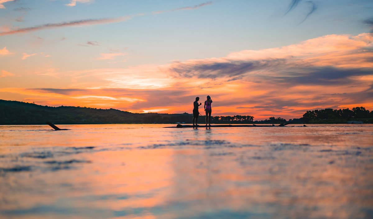 Oh Verm Town, you don't disappoint. Nothing is better than a summer spent watching sunsets on the river. 

#YoteLife #MyUSD #USD #SummerTime #Summer #SummerLife #River #Sunset #GoYotes