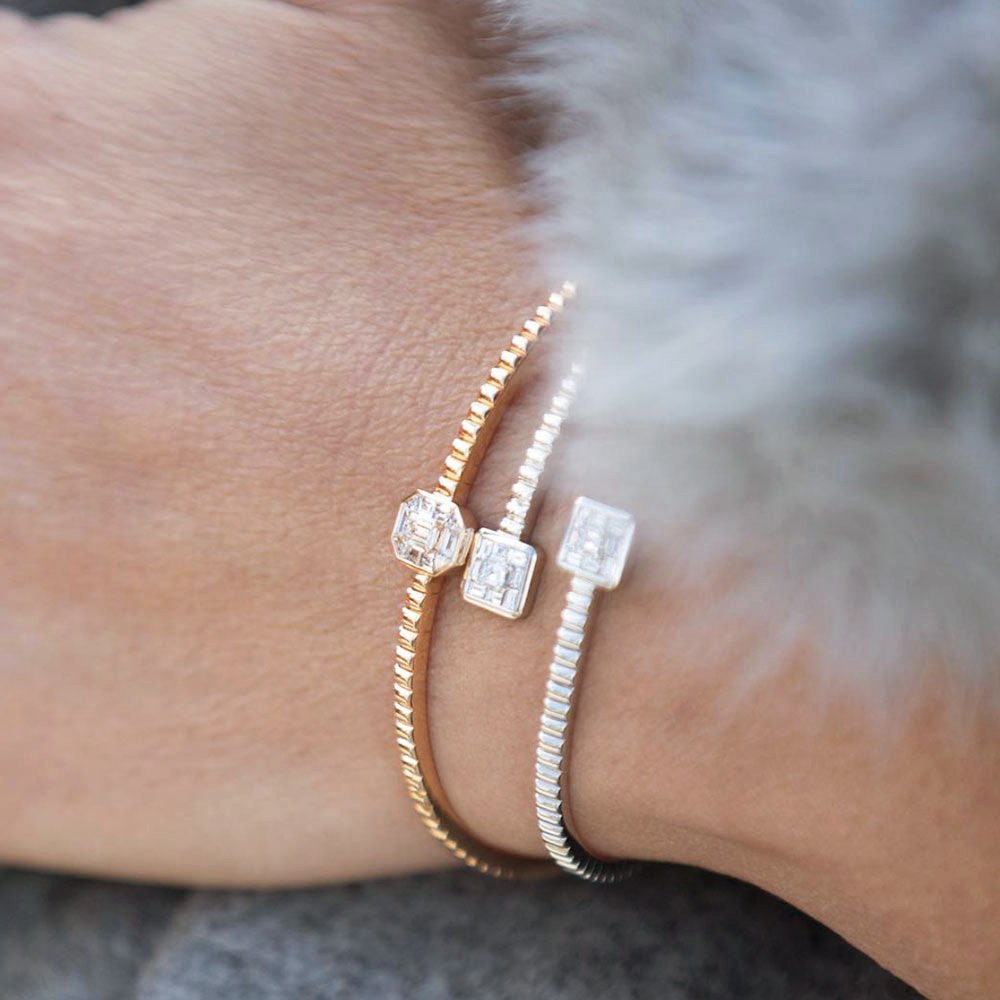 TradJewelers's tweet photo. A modern twist wrapped around your wrist "Deco" slip on bracelets.

#marli #marlistyle #diamonds #diamondjewelry #bracelets #modern #deco #finejewelry #whitegold #artdeco https://t.co/Ux0PXAzQmc