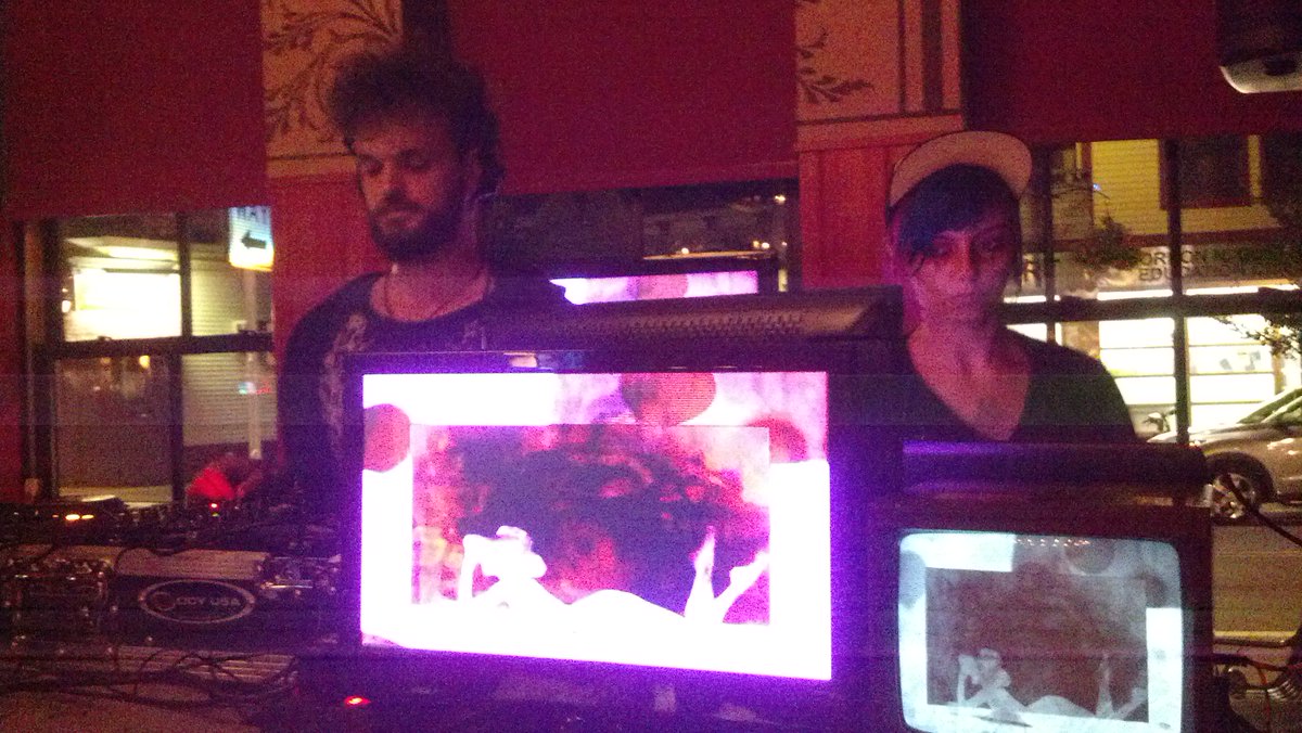 TRS151's tweet photo. Sculpting w light and sound!:-) :-)   #Aether #Slimebubble @Alexxxan https://t.co/5gohowP2qJ