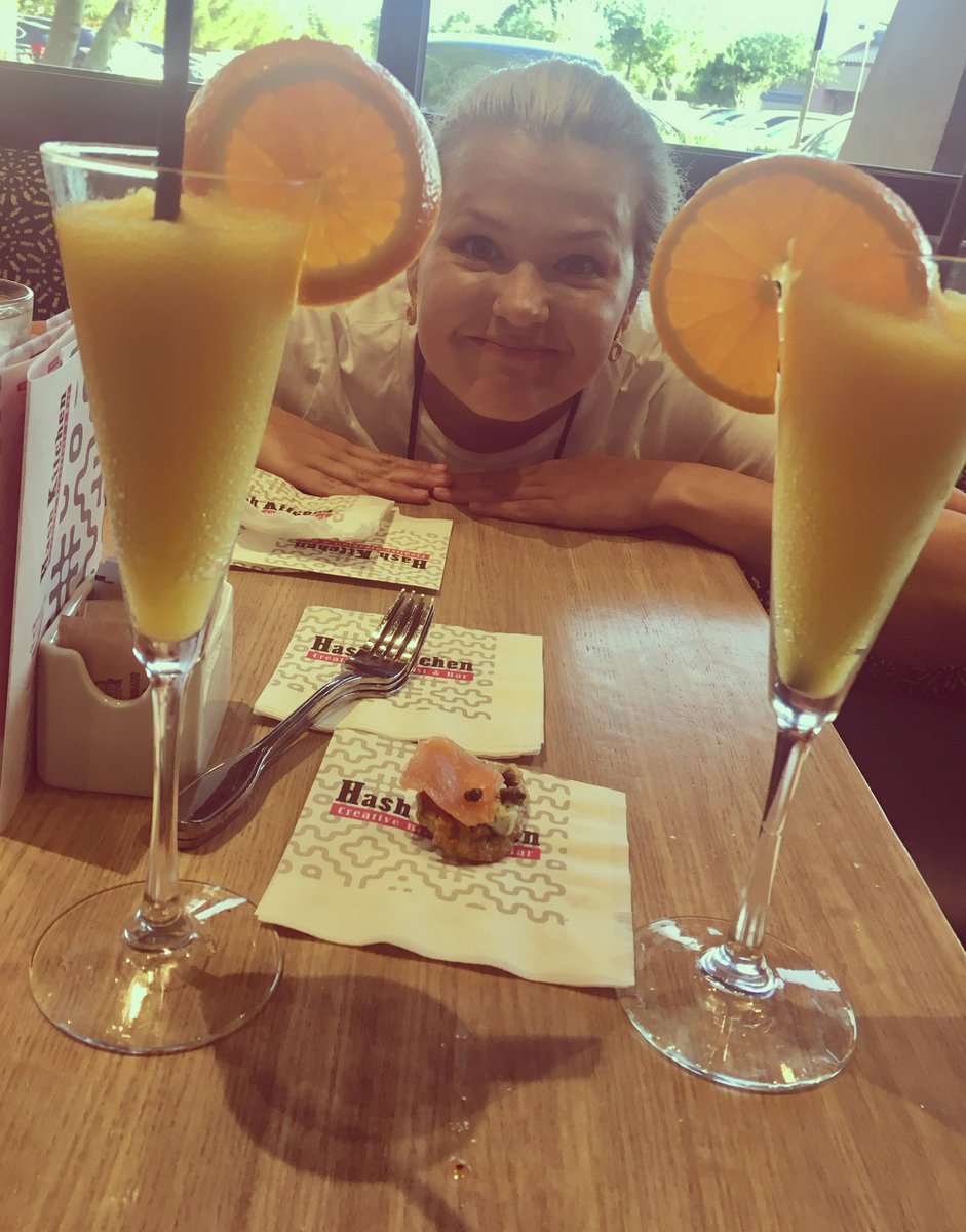 Amanda_Savage's tweet photo. Vegetarian brunch Β―\_(γ)_/Β―
πΉπΉ#mimosas #itswhatsfordinner #HashHashBaby #HashKitchen #Chandler @HashKitchen https://t.co/0qSr2VJfFG