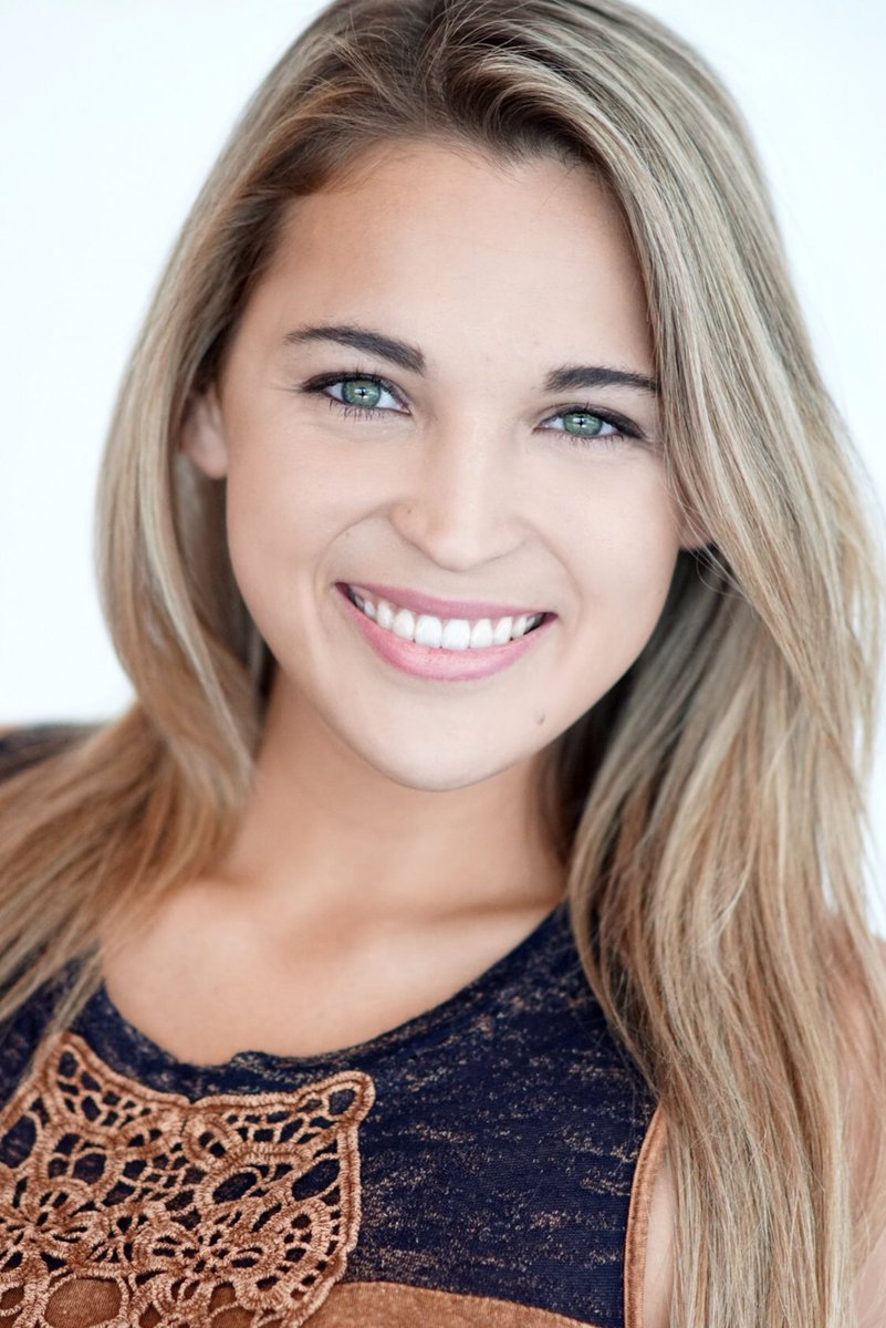 kaleilozano's tweet photo. New Headshots now ready to start booking gigs in Cali.   Love these from Flygirl photography out of LA. Miss Debi is the best. https://t.co/fRAMzOGJ5W