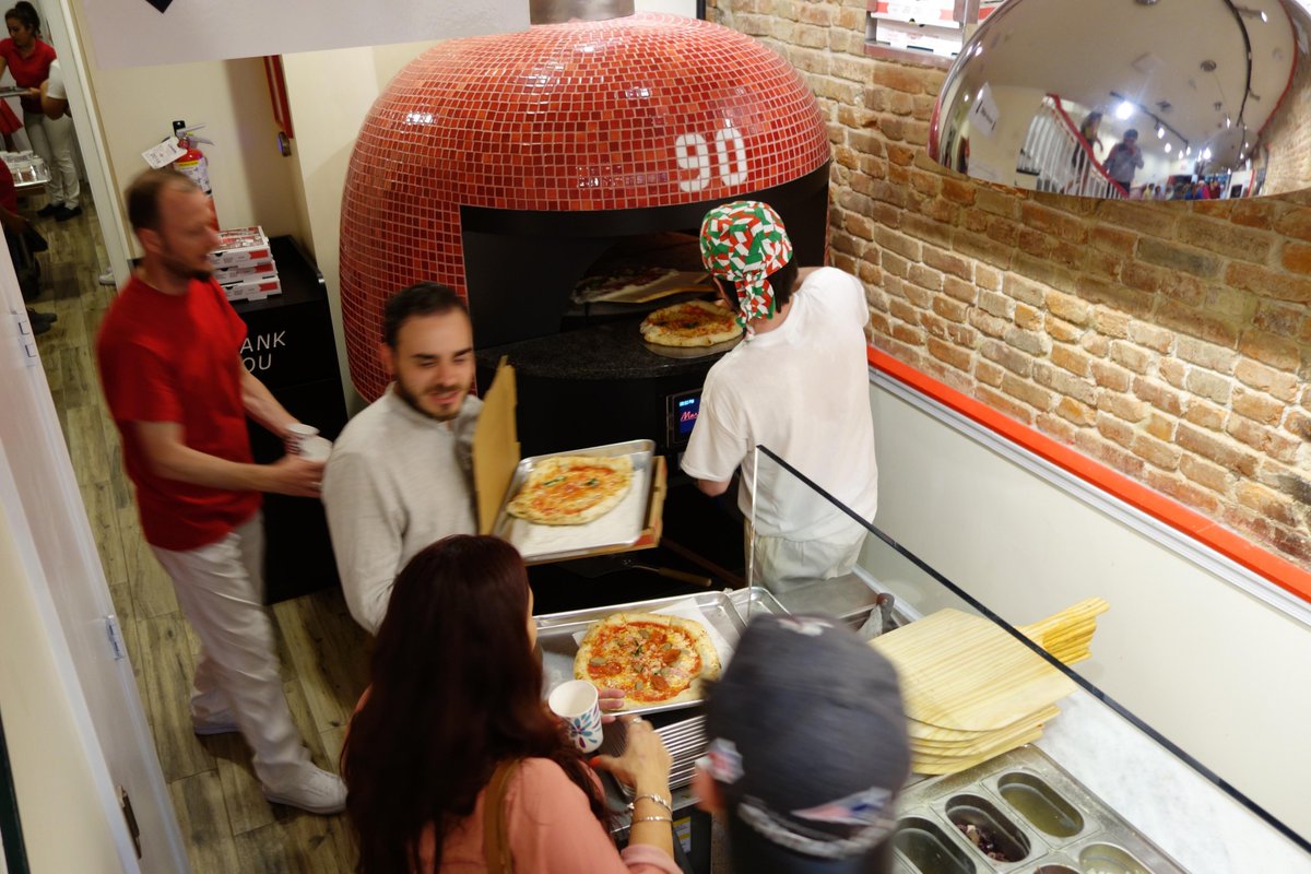 CiaoWashington's tweet photo. .@ilcanaledc owner Joe Farruggio brings #90secondpizza to Washington. That would be a pizza fully cooked in #90seconds at #900degrees! Mamma mia! https://t.co/iWxRGC6t23
