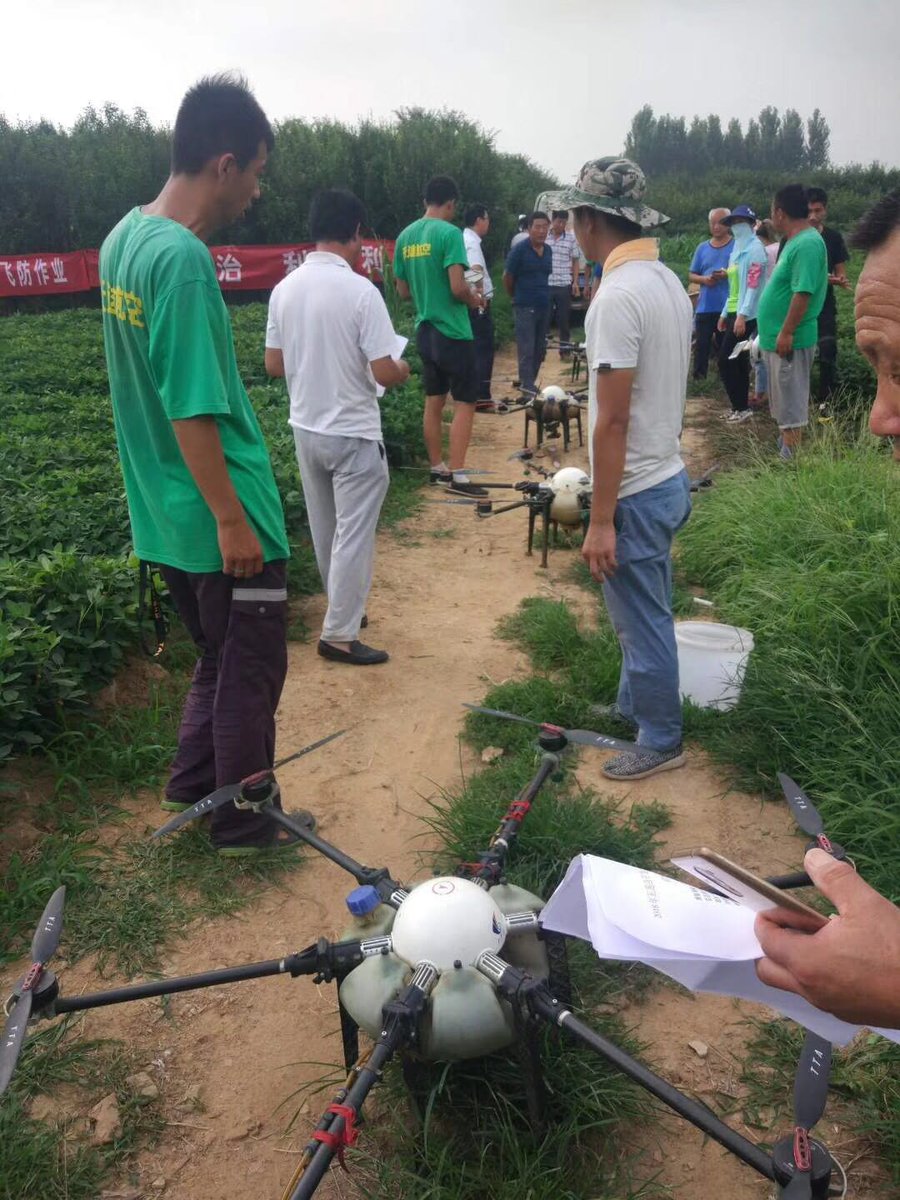 TTA01lilian's tweet photo. Peanut spraying service for 3300Ha,GOOD jobs ! https://t.co/MzJZ8D3xfF