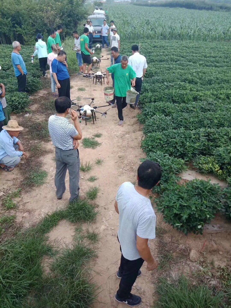 TTA01lilian's tweet photo. Peanut spraying service for 3300Ha,GOOD jobs ! https://t.co/MzJZ8D3xfF