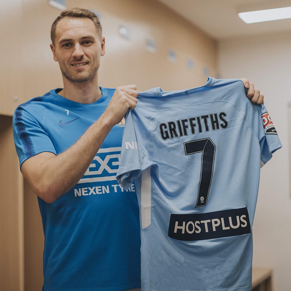 MelbourneCity's tweet photo. #WelcomeRostyn #️⃣7️⃣⚽ @rostyn8 https://t.co/SFmw1LXrPk