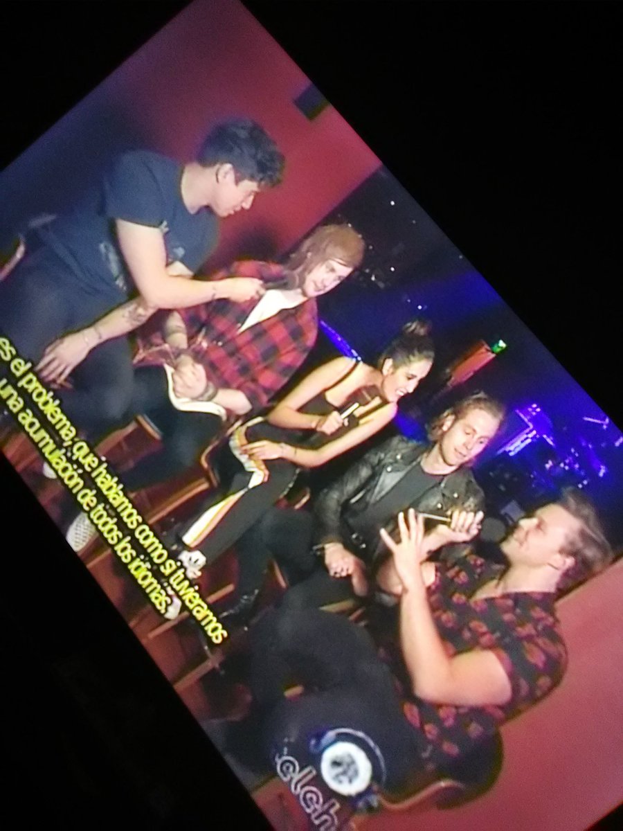 TeamBarbaraig's tweet photo. Excelente entrevista, y tú hermosa como siempre 😍👌❤️ @barbaraig @tvtelehit
#EspecialesTelehit #5sos https://t.co/Q00E2A9076