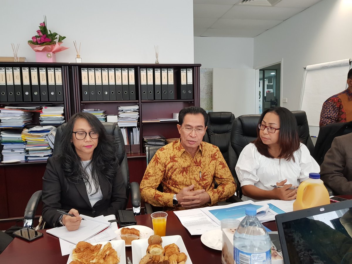 sjmalau's tweet photo. Vice Mayor of Ambon #SyariefHadler accompanied by #AmbonCityCouncil officials, Director @IIPCsydney #SriMoertiningroem, ViceDirector #RulyFitrah, Consul #SilviaMalau, exploring cooperation in vocational training for youth of Ambon w/ CEO #VETEA #AhmedSokarno (18/7) @KJRISYDNEY https://t.co/vhWmTmHM6q