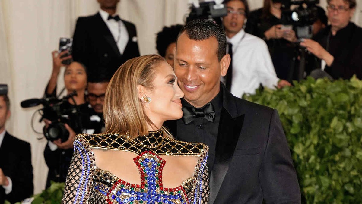 Jennifer Lopez está muy orgullosa del bate de su novio Alex Rodriguez. #Mérida 😯😱👩‍❤‍💋‍👨❤
Entérate aquí: ow.ly/X50O30l0Zw8