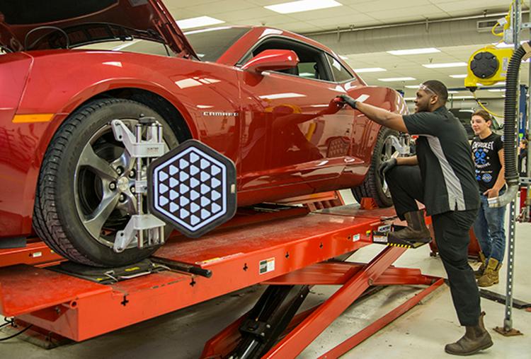 TriCedu's tweet photo. Student's in the GM ASEP and Ford ASSET programs are immersed in technology that is fueling the future of the auto industry. Get the scoop on the program and the tech savvy skills graduates learn along the way: https://t.co/ewJvHM1vbf #GMASEP #Ford #autotech #cars #cleveland https://t.co/L6lkAEn6Vo