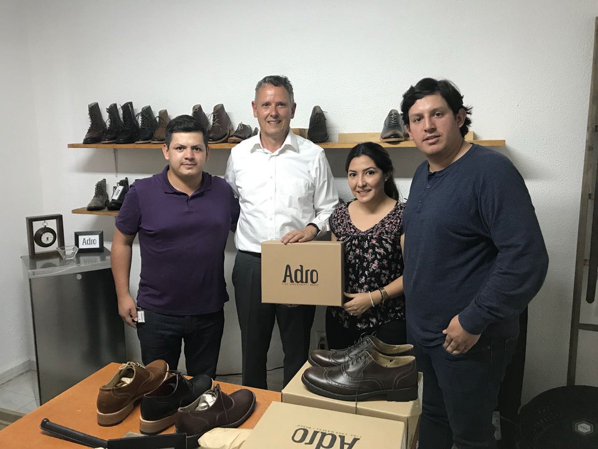 LCPJorgeGarcia's tweet photo. @ConsulGDL de visita en @Adro_Shoes !!! #México #Shoes #Virec https://t.co/ILrLMUJnii