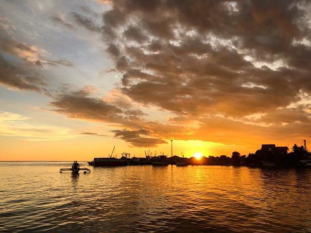 Claudiadabreu12's tweet image. Reposting @louiescapes: - via @Crowdfire 
The beauty in goodbye.🍃
📌 Paseo del Mar, Zamboanga City
.
.
.
#fsmonsieurfrancais #forumsession #travelstoriesph #tripzillashare #icu_philippines #govisitphillipines #loves_philippines #dmtravelseries #choosephilippines