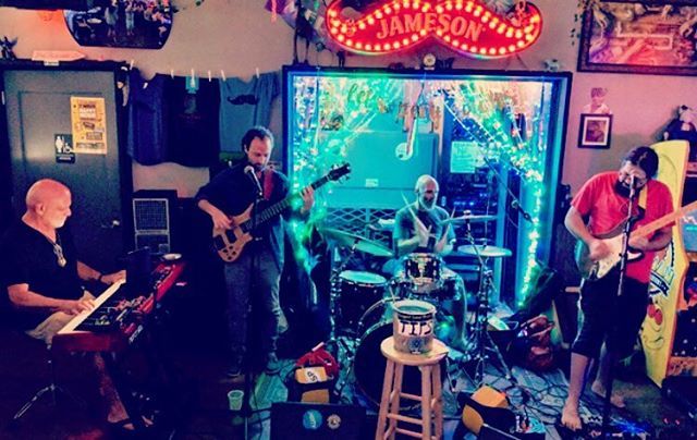maryellensbarkw's tweet photo. These guys tonight! Happy Dog makin’ ya jam out on your hump day 😎🐪🎶 LIVE at 10pm! @maryellensbarkw
#humpday #maryellens #maryellensbarkeywest #happydog #livemusic #neighborhoodbar #goodfun #comegetweird https://t.co/02CyFSEPpF