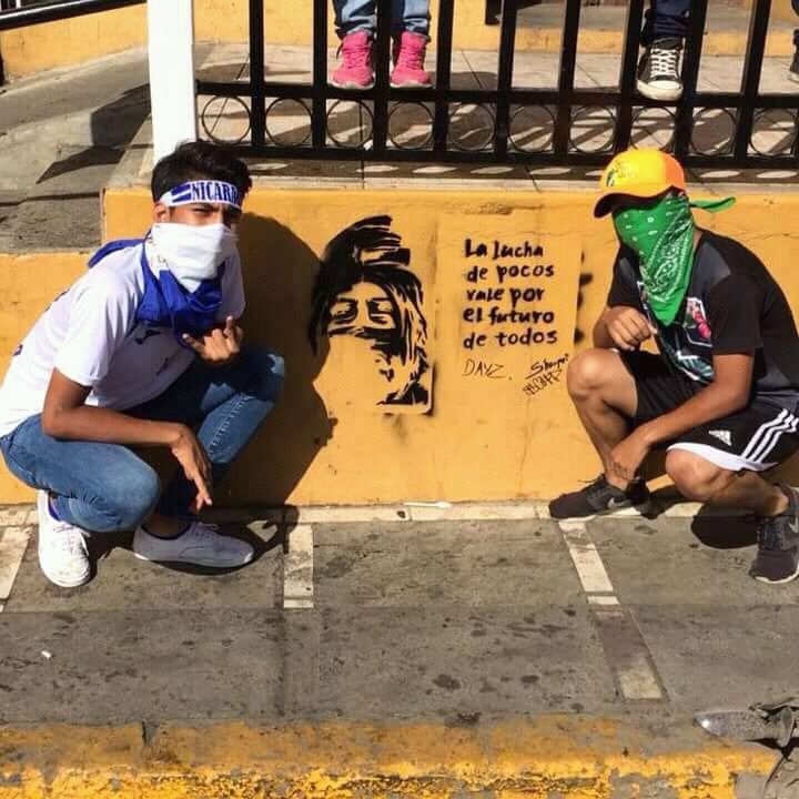 Me envian dsd Nicaragua otro homenaje a Neomar Lander!
Esto da sentimientos encontrados, antes q todo siento mucho orgullo y gratitud pa con los hermanos d Nicaragua, q n su lucha mantienen VIVO a al heroe libertario PERO Frustra q tenga q ironizar cn un: Venezuela inspira(te)...