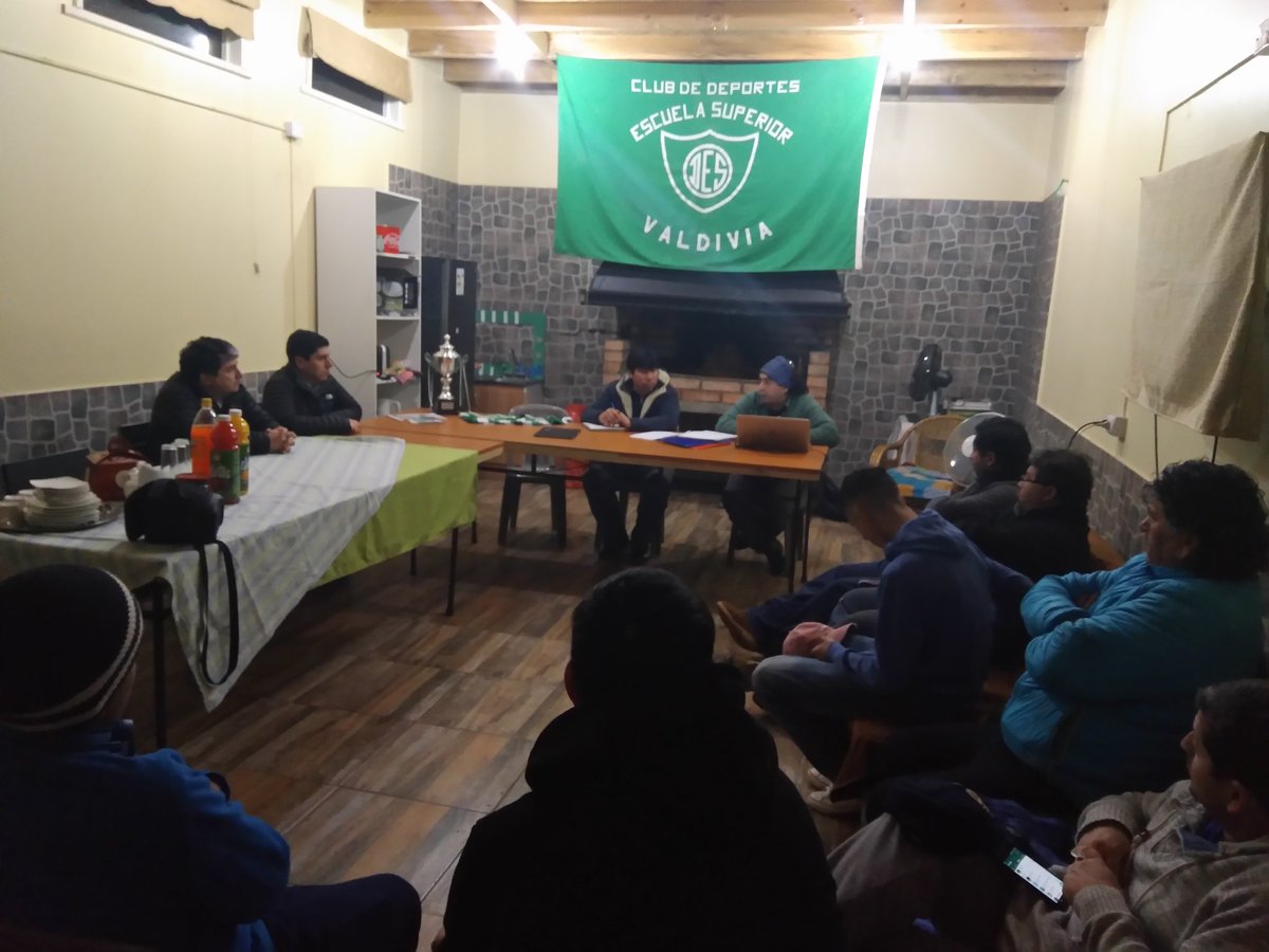 CDESuperior's tweet photo. Reunión de nuestro club junto a nuestro Alcalde Omar Sabat dando a conocer el proyecto de nuestro club. #VamosEscuelita https://t.co/q3LTh0rnpZ