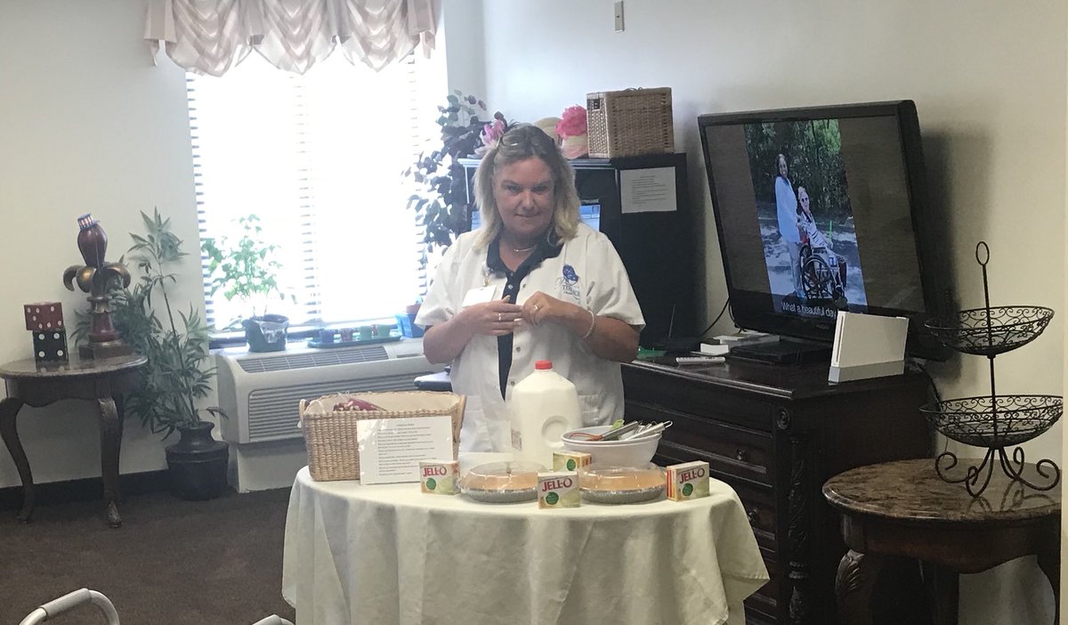 ParkTerraceHC's tweet photo. Legacy Lane Making Cheese Cake #CreativeCooking #DailyRythms #LapBaskets #TrilogyLiving https://t.co/ci4XPlqqbj