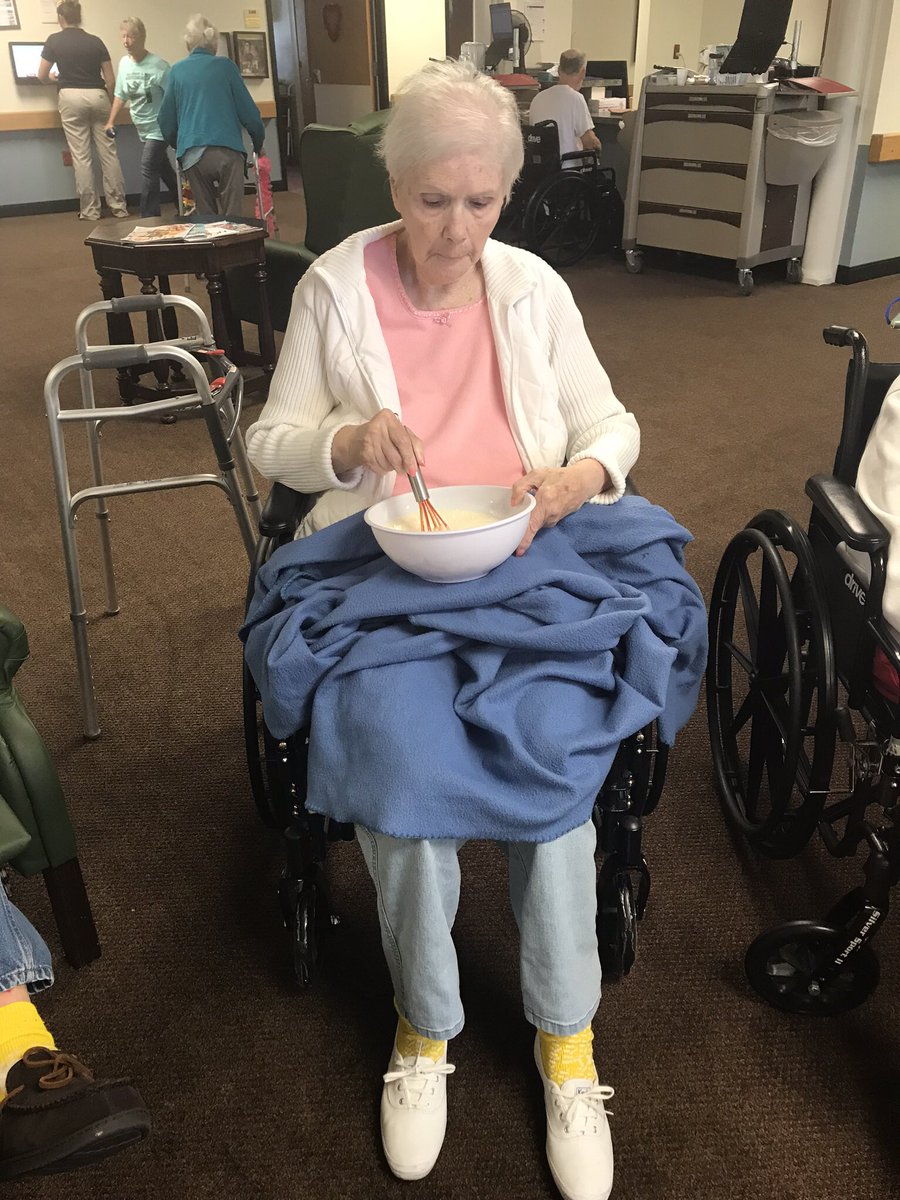 ParkTerraceHC's tweet photo. Legacy Lane Making Cheese Cake #CreativeCooking #DailyRythms #LapBaskets #TrilogyLiving https://t.co/ci4XPlqqbj