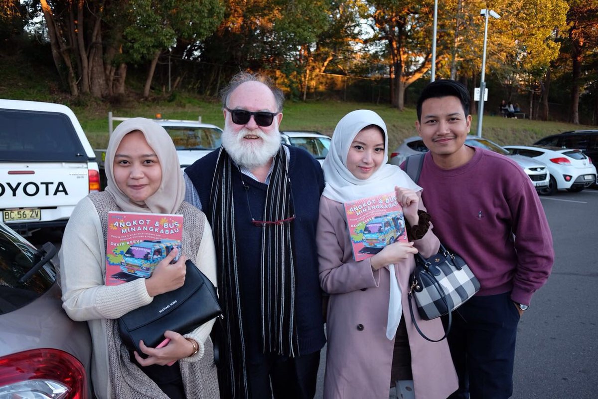 iskandarpn's tweet image. #bilingual publication #angkotpadang written by #davidreeve of #unsw published by @KomunitasBambu - I helped with the #Indonesian #translations-  is well-received by #indonesianPopCulture enthusiasts both in #NewYork the US and #Newcastle #Australia