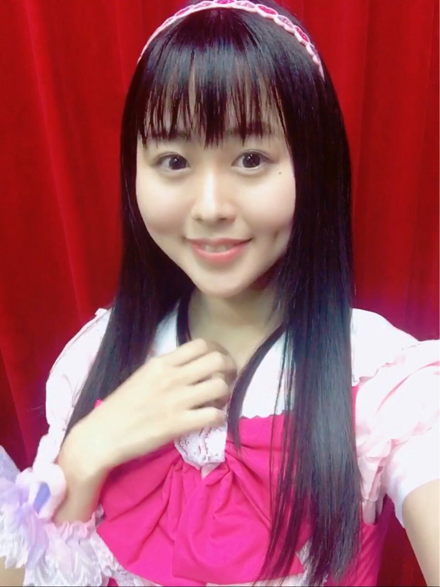 kae_m00n's tweet photo. 昨日は、ハイパーかわいい【新衣装お披露目】もありました(*´ω`*)🎀
この衣装…！実は、5月から定期公演までたくさんの方がすいすいに会いに来てくださって、新しい衣装でライブができることになったの✨会いに来てくださった方みんなへの感謝がいっぱい詰まってる衣装です。これからもよろしくね💕 https://t.co/Jj0hcbImZY