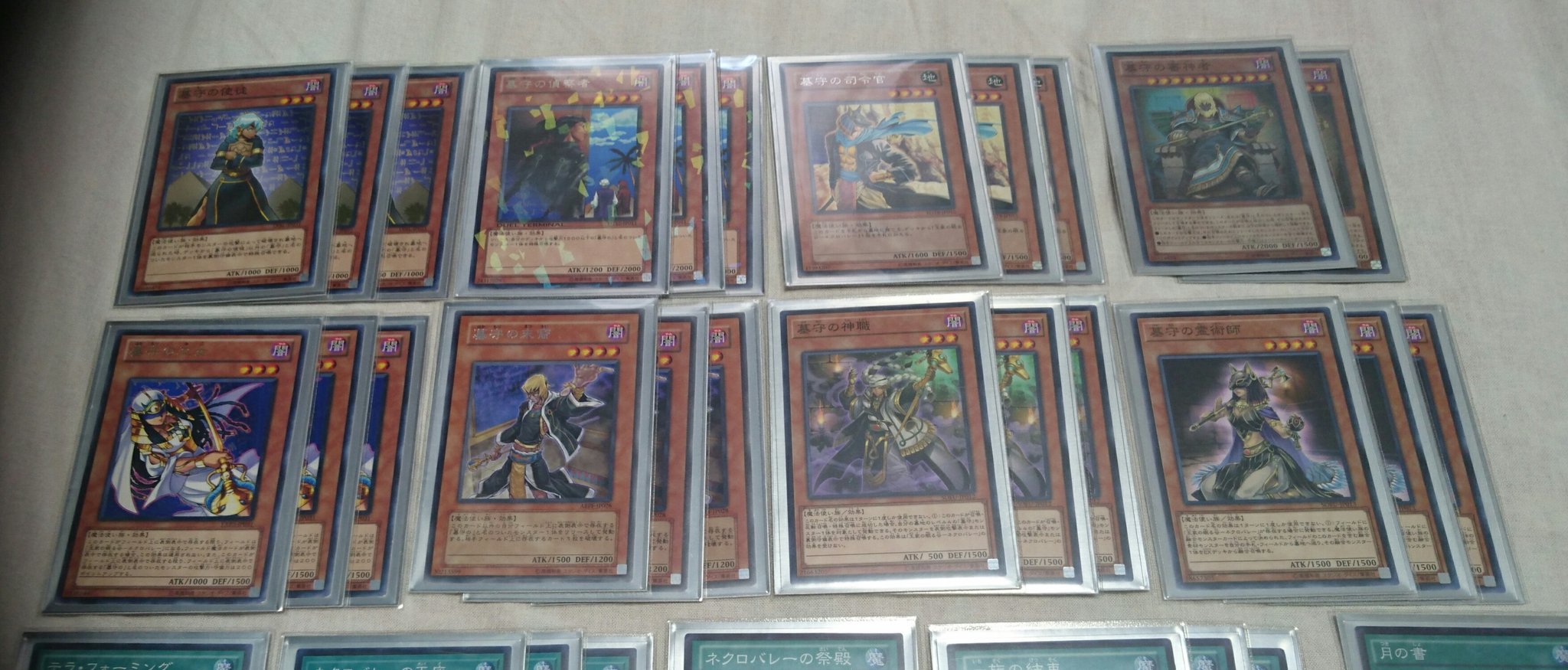 イガラ 墓守 出来た 前に使ってた墓守にソウルフュージョンの新規入れた 一族の結束は前から使ってるから火力増強の意味で入れた 遊戯王 墓守 一族の結束 デッキを晒したらrtが来てフォロワーが増えると聞いて デッキ スリーブ 両姫