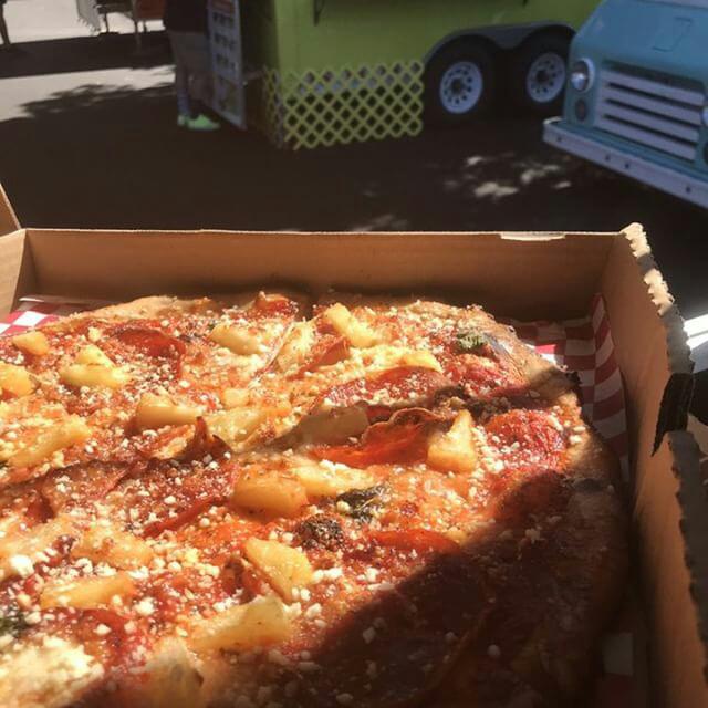 crustwoodfire's tweet photo. Who wants pizza, Portland style ? https://t.co/xqaHGGK8SQ