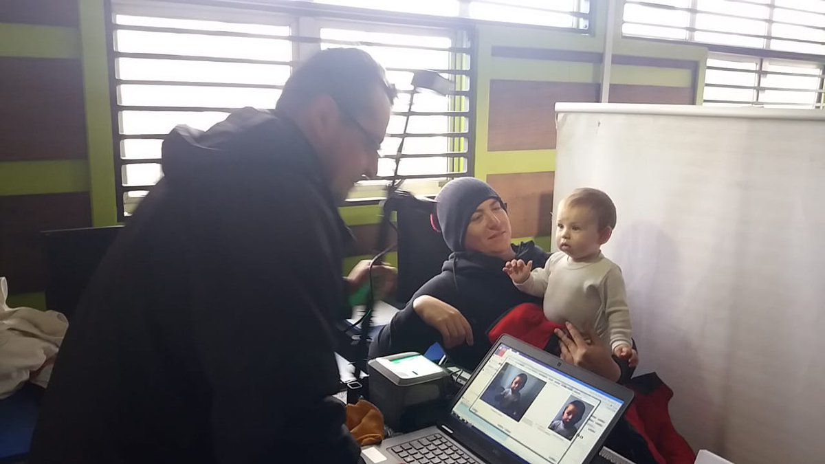 TlcLos's tweet photo. Hoy por la tarde @TlcLos se realizo el operativo del @RegCivil_Chile  Renovación de cédulas de identidad y obtención de claves únicas. 
Departamento Social Municipal de la Ilustre Municipalidad de Osorno Trabajo en la actualización de datos del registro Social de Hogares y otros https://t.co/ZXN15aMZWM