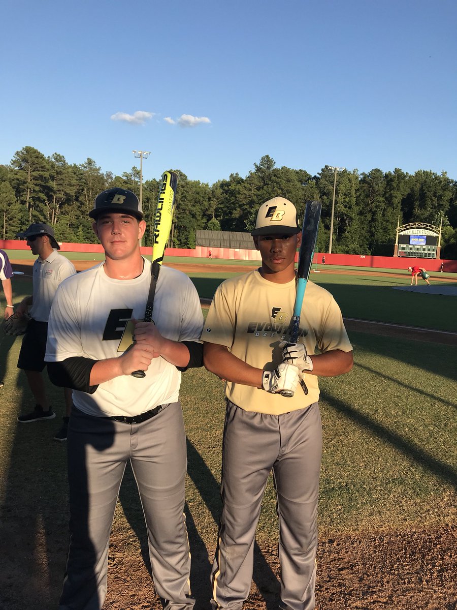 The #BashBrothers met up in the semis w/ <a href="/fenwayfrank34/">Frankie Hernandez Jr.</a> beating <a href="/AndrewFlorio9/">Andrew Florio</a> by 1 Hr to advance to the <a href="/PathwayBB/">Pathway Baseball</a> &amp; <a href="/triplecrownspts/">Triple Crown Sports</a> United States Baseball Championships Upper Class HR Derby! 💪🏼💣🔥⚾️