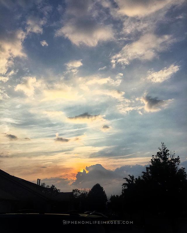 PLIworld's tweet photo. Morning blessings #summertime #iphone6splus #snapseed #snapseedshots #lightroommobile #takemeaway #blogto #the6ix #toronto https://t.co/mj1Zy3Ocjm https://t.co/FRfUGJK7eo https://t.co/dvjyjpTgGL