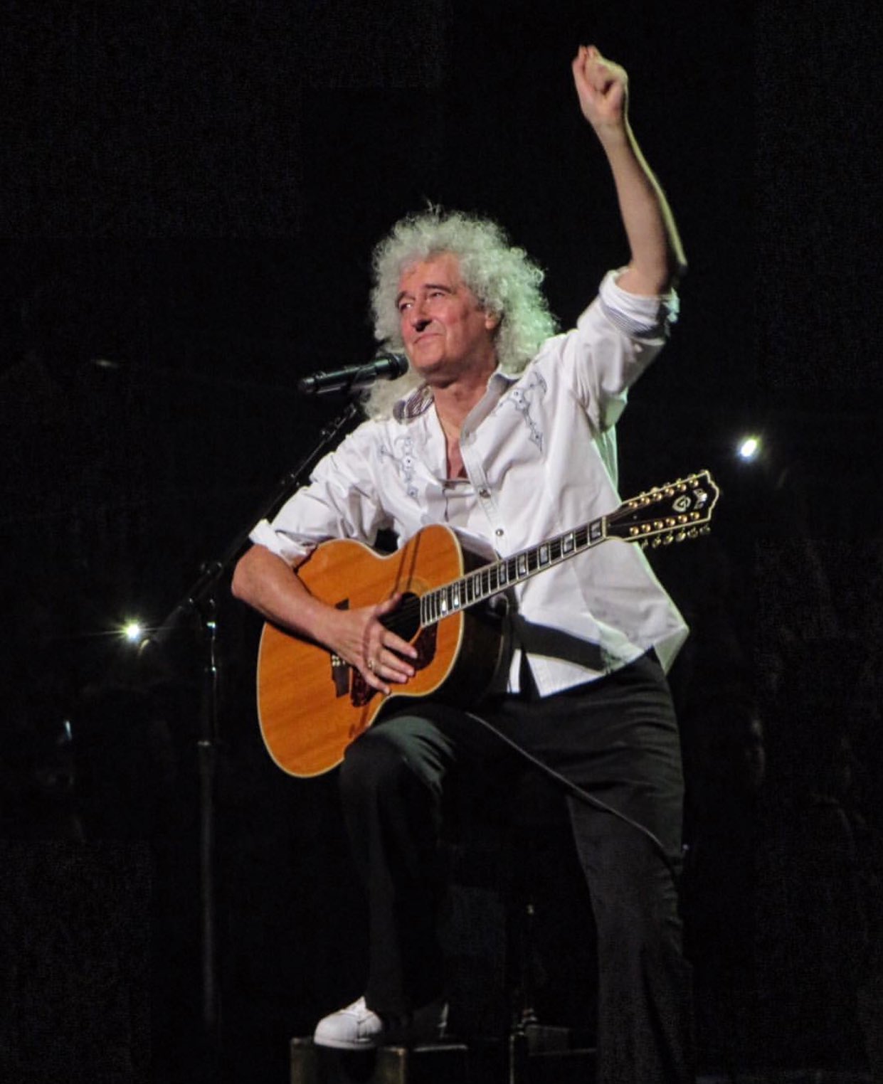 Happy birthday men.
Brian may, guitarist of the best band in history 