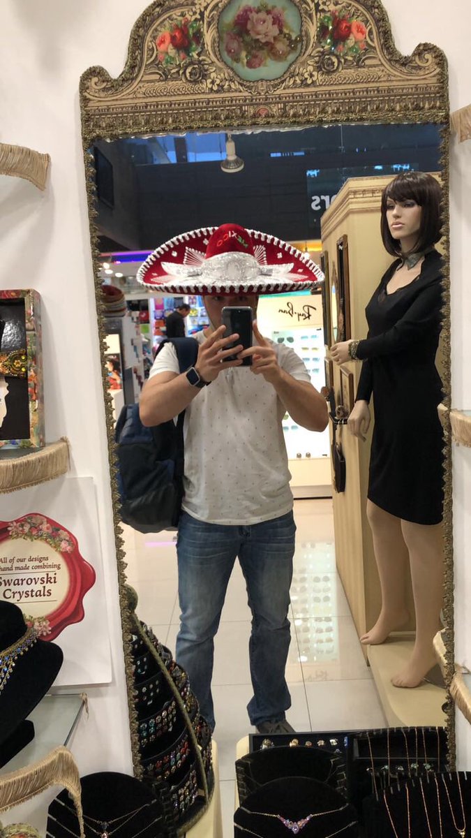 JerryRdz's tweet photo. Arrived to San Diego for #sdcc18 on the airport from Mexico I bought a sombrero for my bro @grantgust for my autograph signing on saturday, hope he likes it! @CW_TheFlash #CWSDCC #flashsdcc @TheCW https://t.co/Z9Y59KCXV3