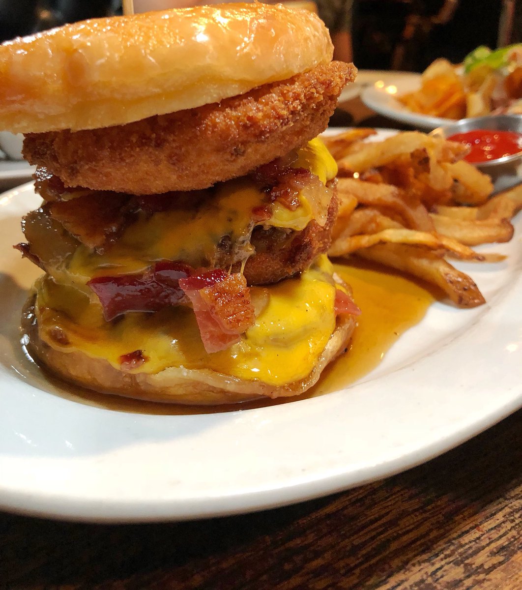 mackattackks's tweet image. Ride em cowboy 🤠
.
.
•Donut Cowboy Burger from @craftsmanrowphl•
Great time with good friends 🙂
@happyhungryfoodie 
@josheatsphilly 
@phillyfoodguru 
#eeeeeats #burger #hungry #craftsmanrowsaloon #philadelphia #philly #phillyfoodie #phillyfood #donut #yummy #mackattackkss