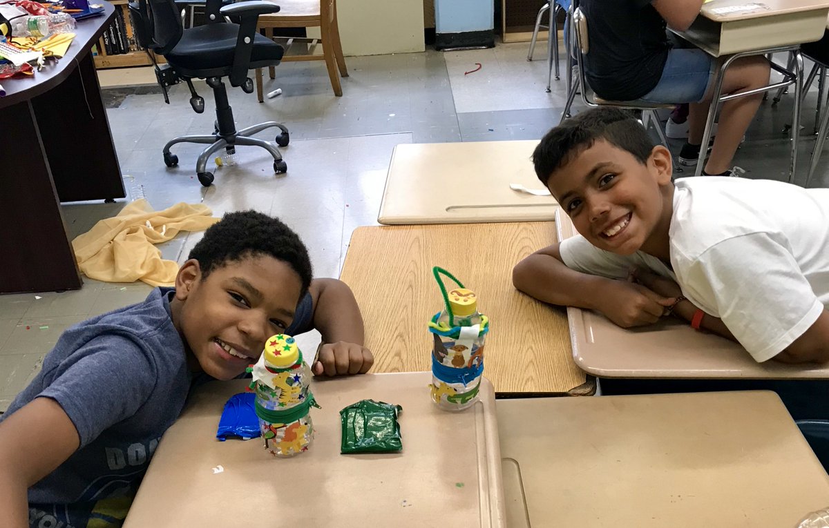 CuriousonHudson's tweet photo. Today at the Mosholu Montefiore Community Center-PS8, our attendees created beautiful, colorful zipper cases from recycled materials! #STEAM #STEM #STEAMCampRevolution #diy #maker #makers #science #recycle #make #letsdostuff #Bronx #sustainability #upcycle #summercamp #camp https://t.co/OKrtzKhxV7