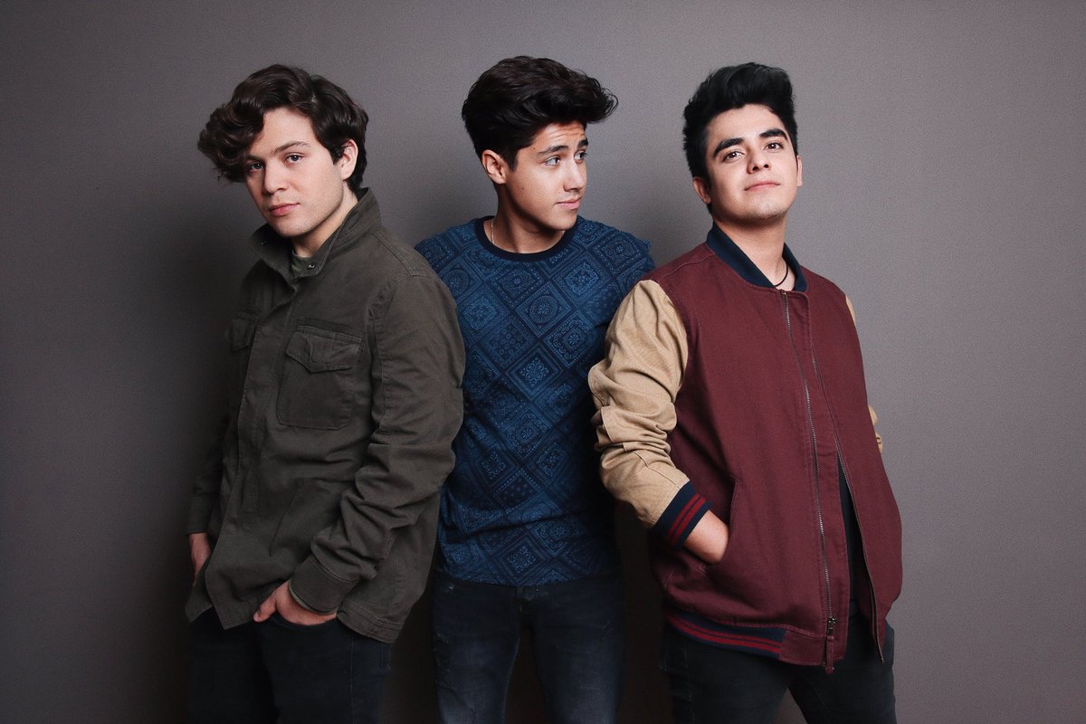 layloficial's tweet photo. Gracias @SeventeenLatin por la entrevista. All the love ¿Laylers, ya la leyeron? 👉🏼 https://t.co/mdb4TbKlKa https://t.co/pANMsscSBd