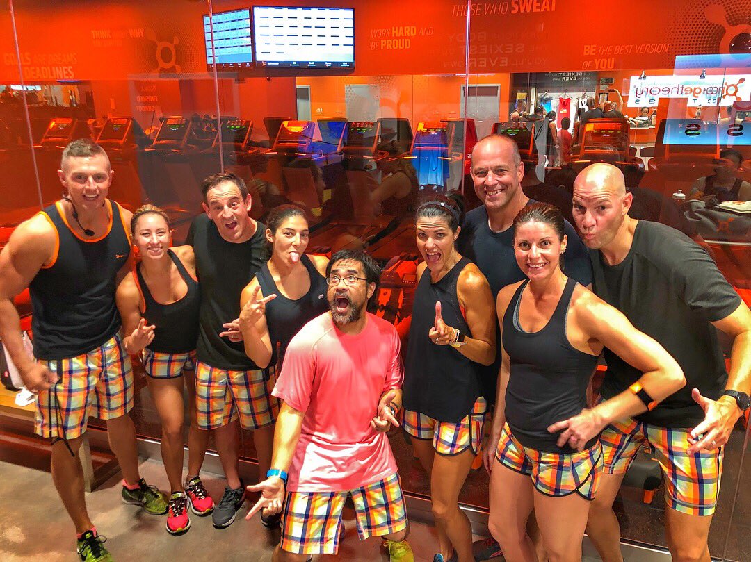 Dave_Mari's tweet photo. #OTFisBetterWithFriends #WednesdayWeWearSeaWheezePlaid #lululemon #orangetheoryfitness @orangetheory @lululemon https://t.co/Ya5OCvVo97