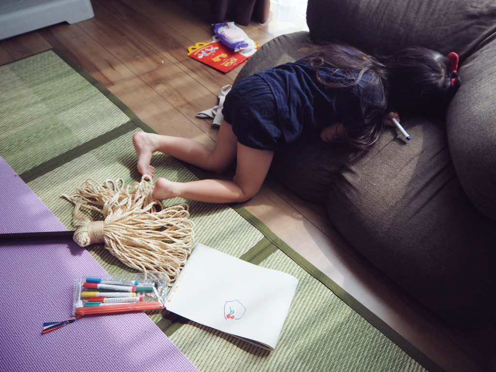 キキ が大好きな3歳の娘 ホウキで飛べないと怒り泣く ライブドアニュース