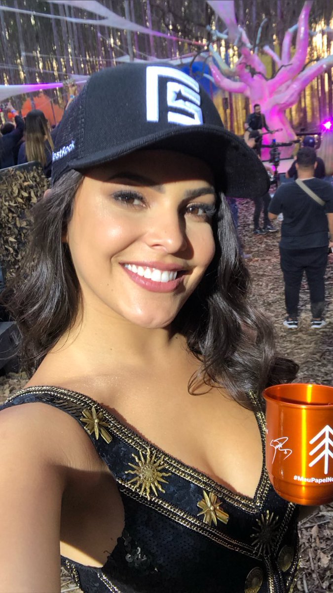 EmillyMayla4's tweet photo. Ela é muito linda

EMILLY COM MARCOS E BELUTTI https://t.co/q8S2A2EtSH