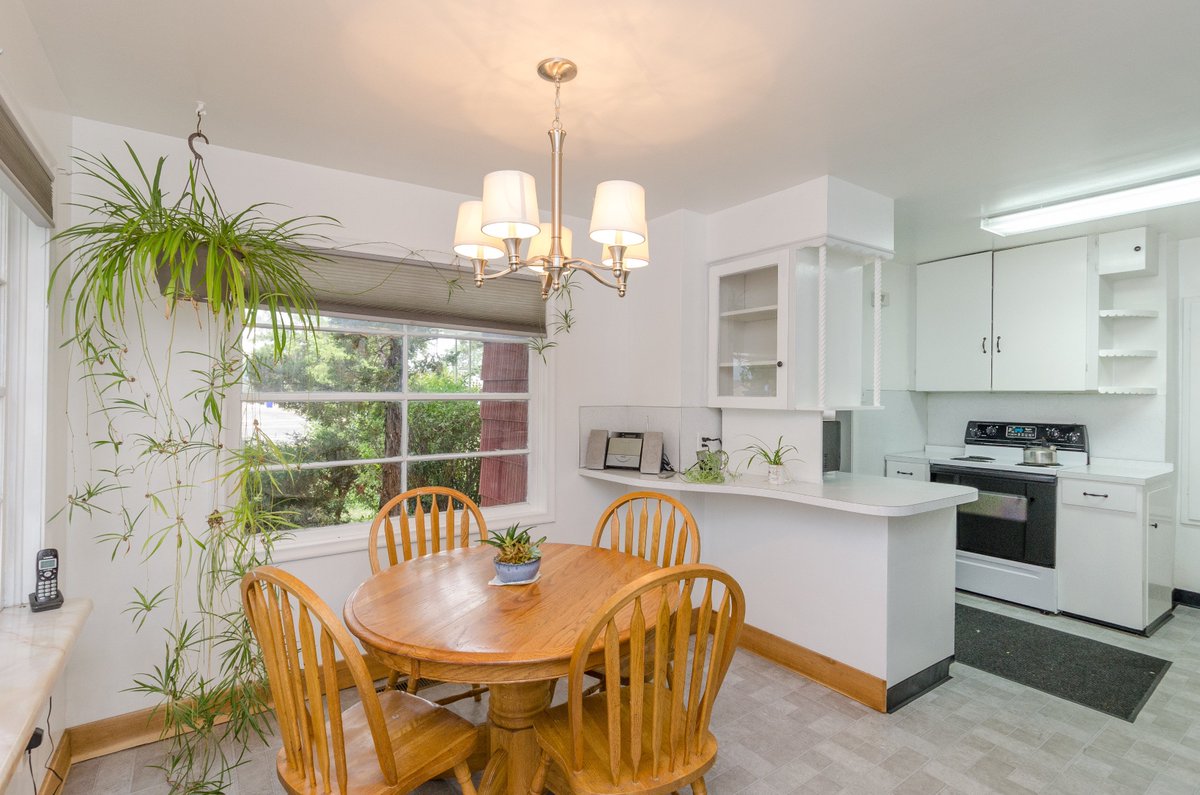 SoldByAnAngel's tweet photo. Exceptional Investment Opportunity! Separate accessory apartment located above garage can be utilized as a mother-in-law apartment or for your tenant. Click the links to view the tours:
https://t.co/qeTZc8GljK
https://t.co/hRPY4bRaqx https://t.co/hiQj8l05L8
