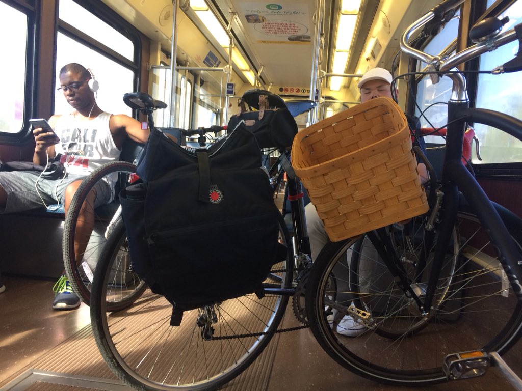 TDSskip's tweet image. Looks like the bike train. (5 bikes.) @TheCityofSac #RTGoldLine #HotCommute