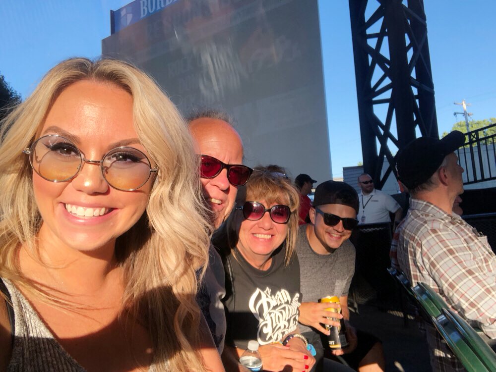 MrsBonatesta's tweet image. Nothing like live music in great seats with family! ✌🏼🖤🎶🤩#ThirdRow #WheelsOfSoul @Marcuskingband @drivebytruckers @DerekAndSusan