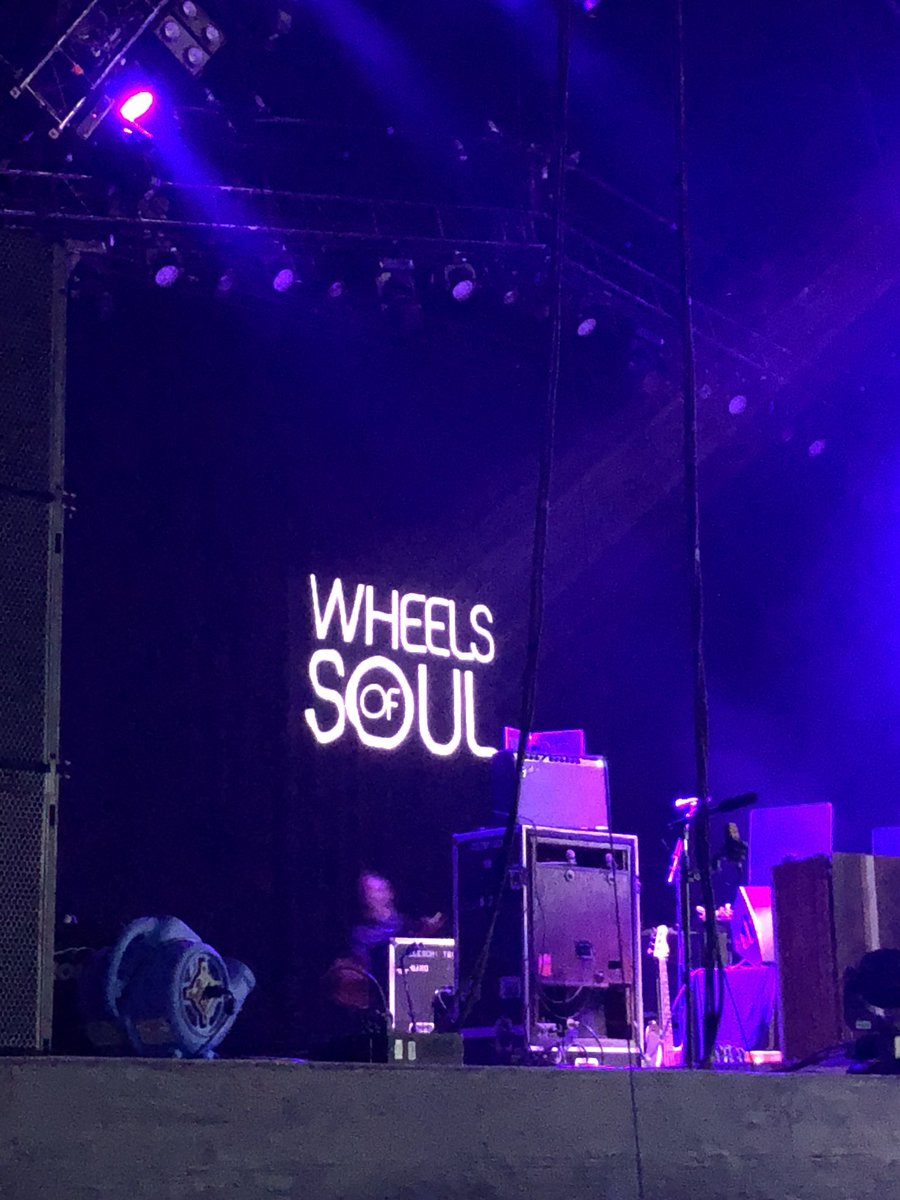 MrsBonatesta's tweet image. Nothing like live music in great seats with family! ✌🏼🖤🎶🤩#ThirdRow #WheelsOfSoul @Marcuskingband @drivebytruckers @DerekAndSusan