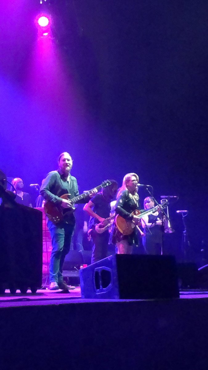 MrsBonatesta's tweet image. Nothing like live music in great seats with family! ✌🏼🖤🎶🤩#ThirdRow #WheelsOfSoul @Marcuskingband @drivebytruckers @DerekAndSusan