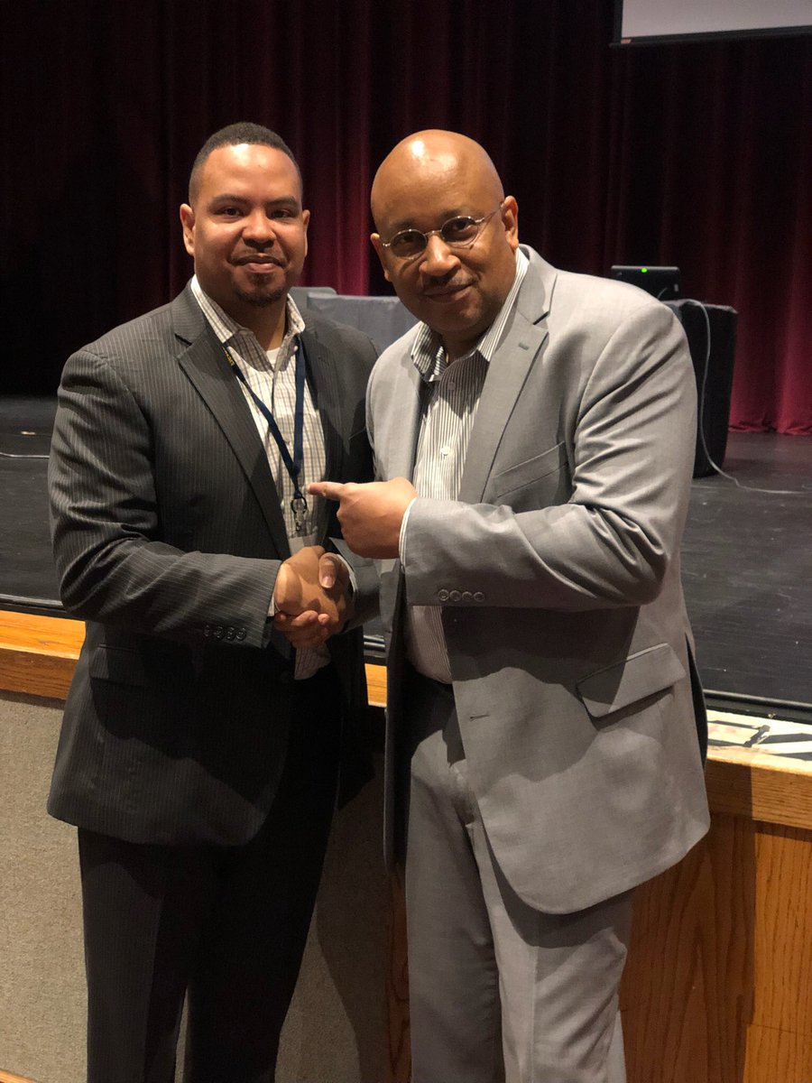 PrincipalBlythe's tweet photo. It was a wonderful day of learning with my staff and colleagues in MSD of Lawrence Township! Bright and early today, I got fired up by  @PrincipalKafele as he talked about “Teacher...YOU Matter!” #ElevatED2018 #MECRocks #GoGlobetrotters #1stYearPrincipal https://t.co/EzFfH6UUr4
