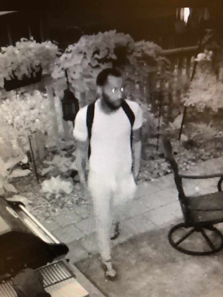 HopkinsPolice's tweet photo. $500 reward for info and successful prosecution of burglary suspect in pic. Call Det Miller at 952-938-8885 https://t.co/QS6Oz3UH8p